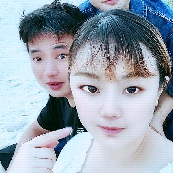 铺砖夫妻档（精贴铺砖团队张师傅）