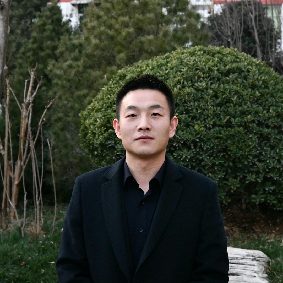 开着拖拉机，迎接冬天的到来