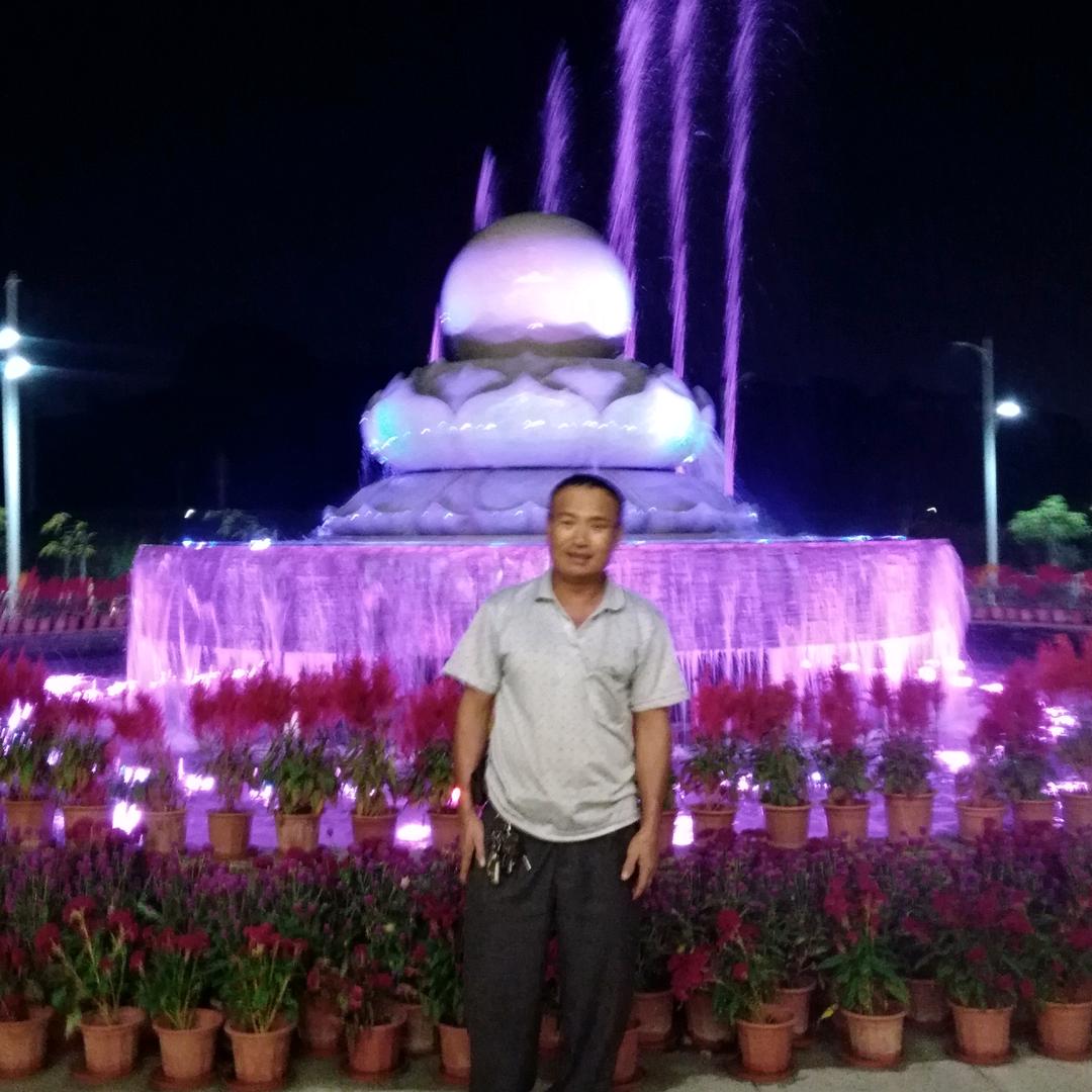 星湖边的抖音人