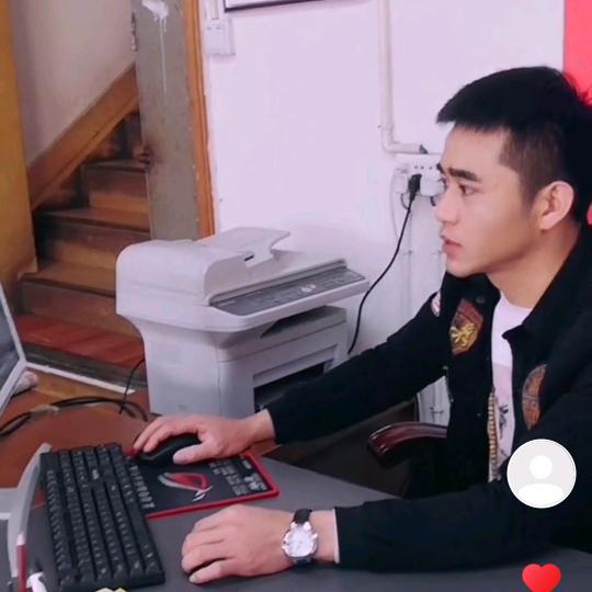 苗苗(ღ♡‿♡ღ)