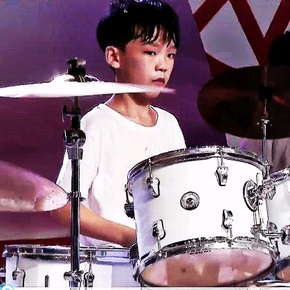 爵士鼓少年晓雨