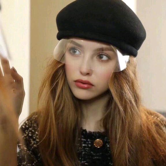 A 行走中的女神经！