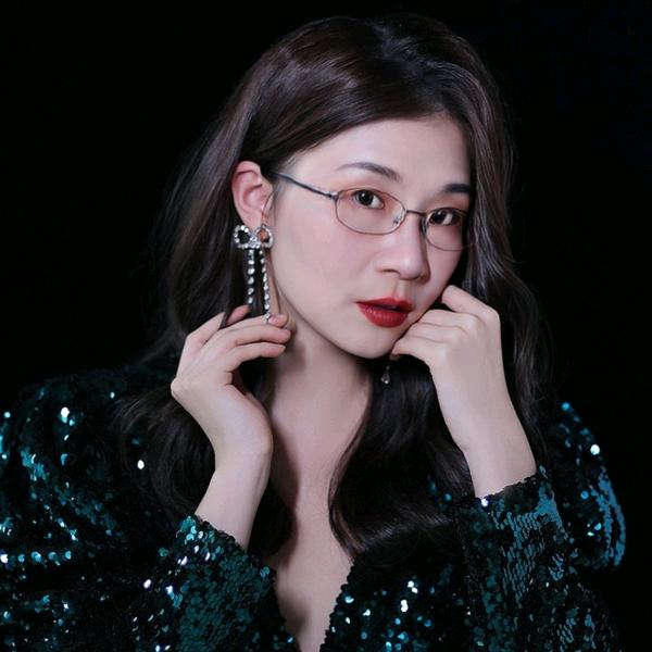 💞秋水伊人Yi💞