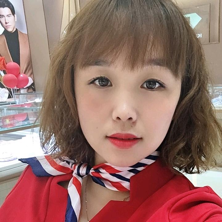 爱唱歌的珠宝小姐姐