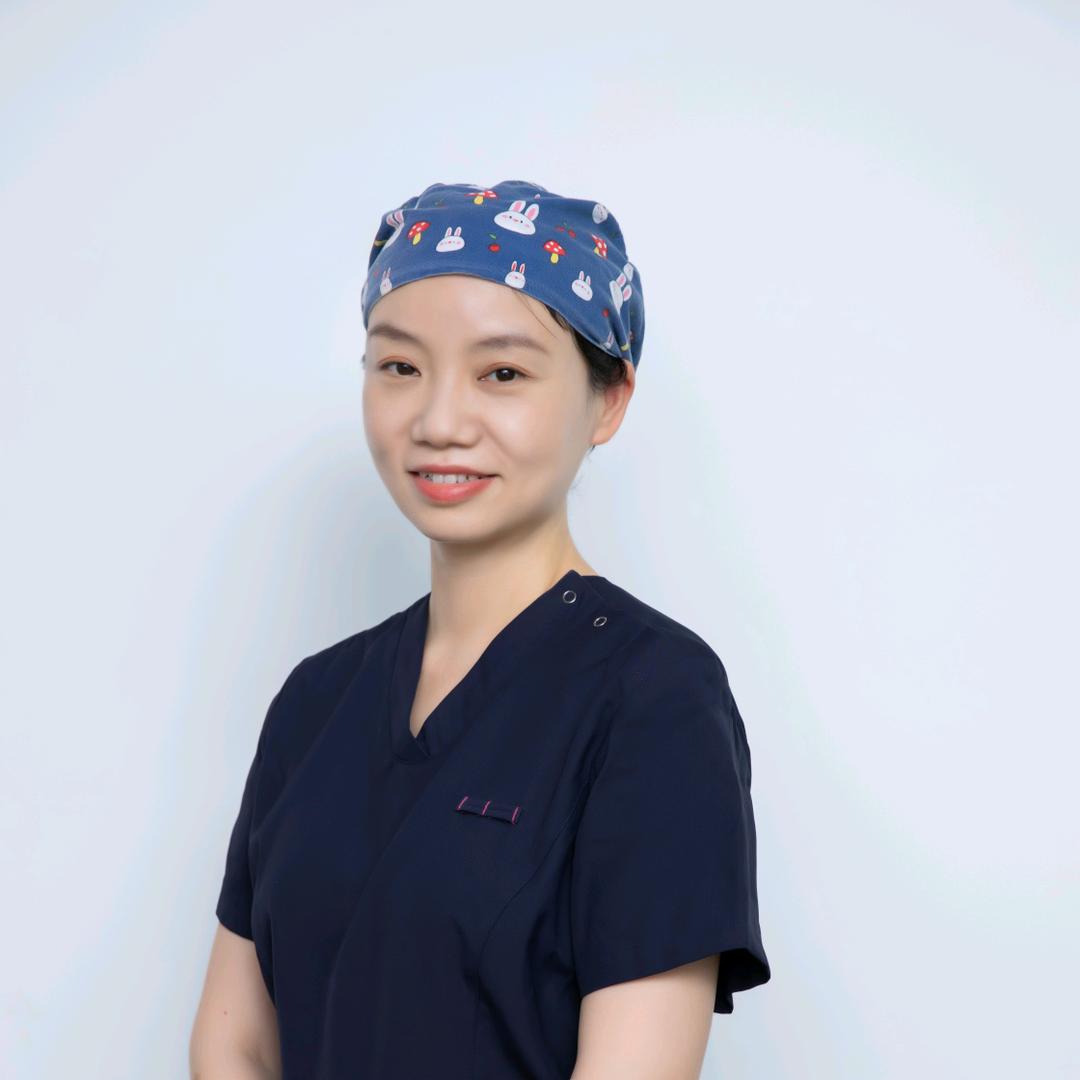 女性肛肠专家何颖华