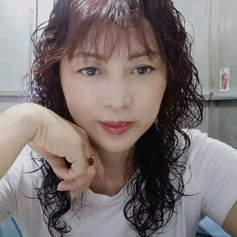 何姐