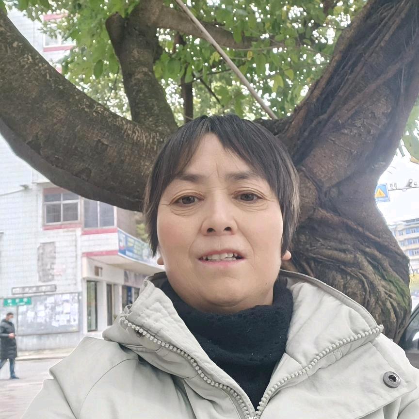 何姐