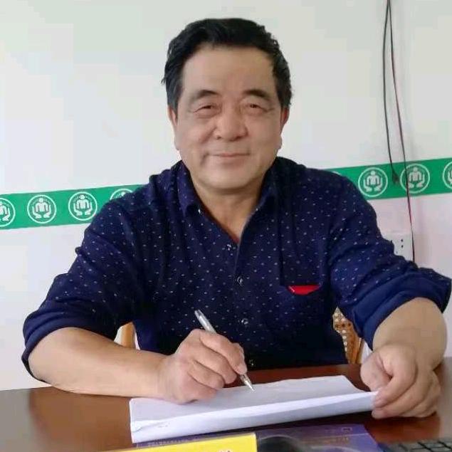 老邓拉琴