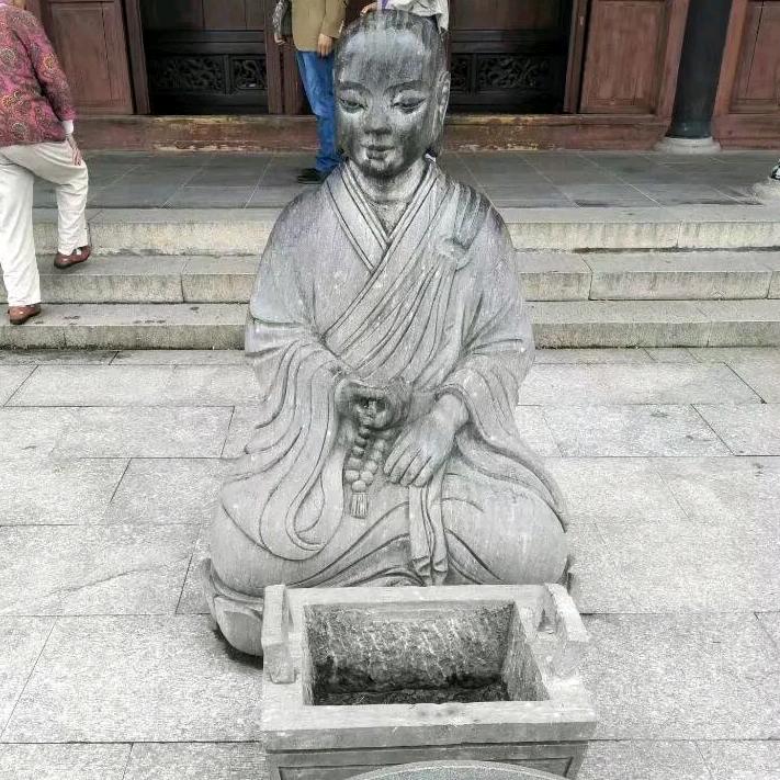 看世界，一个头两个大！