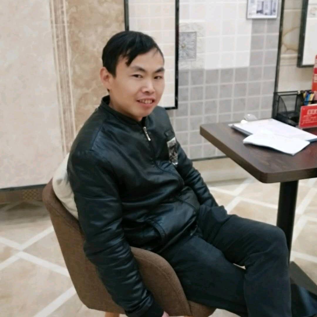 旧房拆除，铝合金门窗回收
