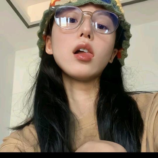 靳译肯.