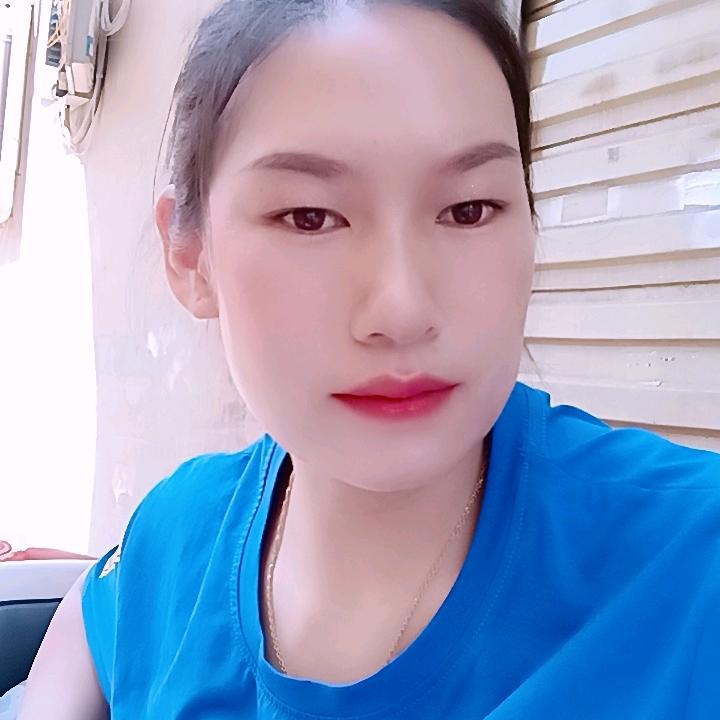 左手牵右手阿妹。