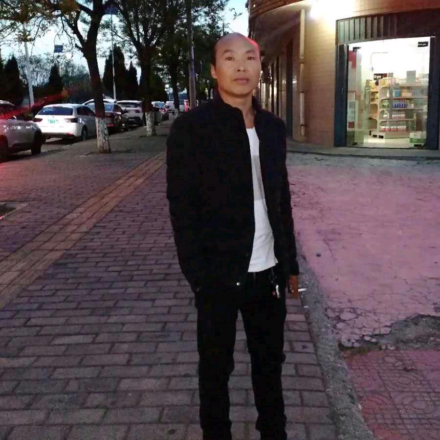贵州人专业真石漆，水包砂，喷涂