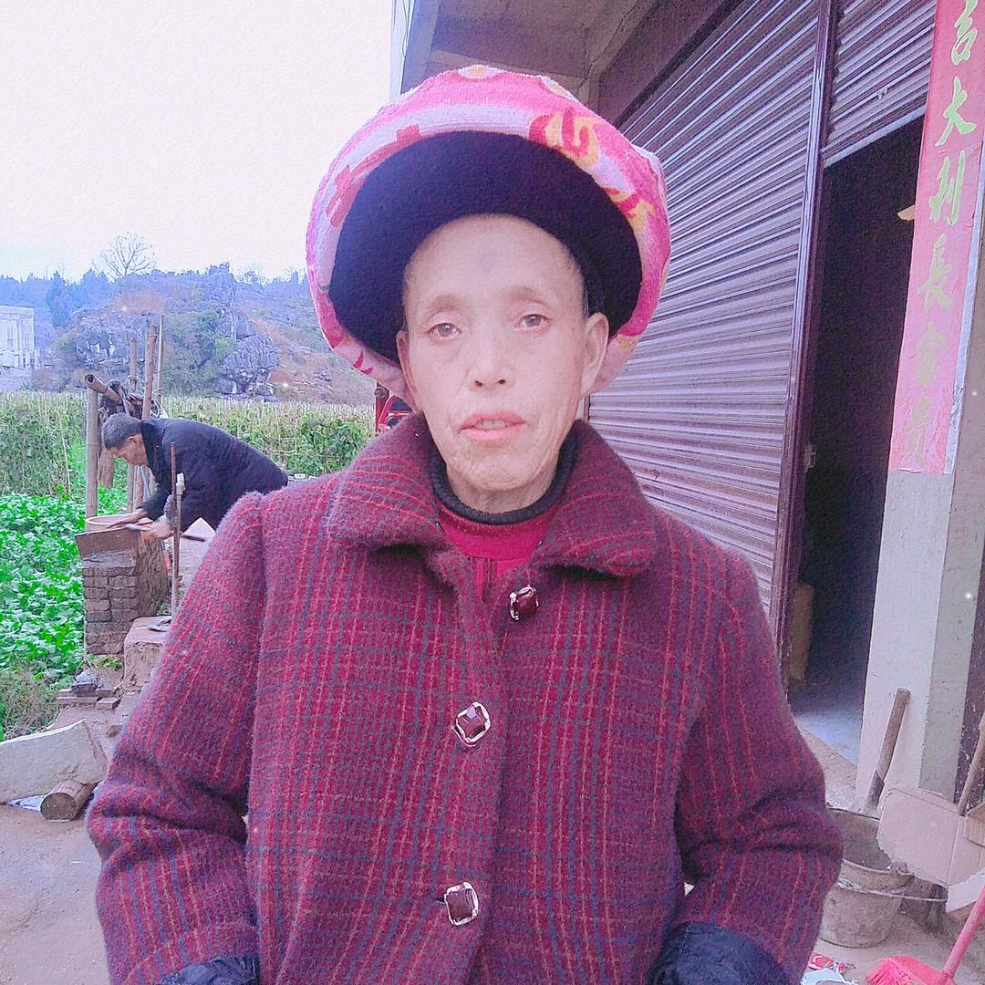 伍龙芬