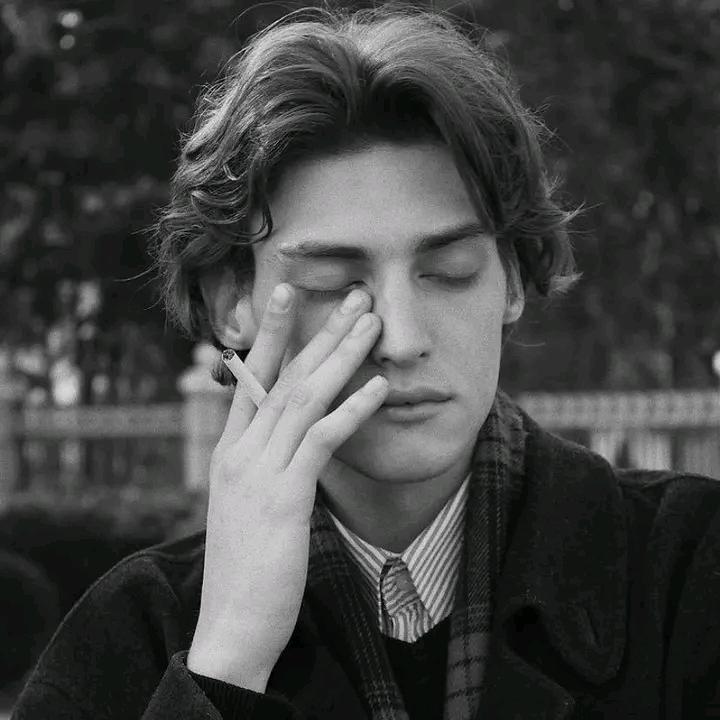 𝙏𝙝𝙚𝙨𝙝𝙮