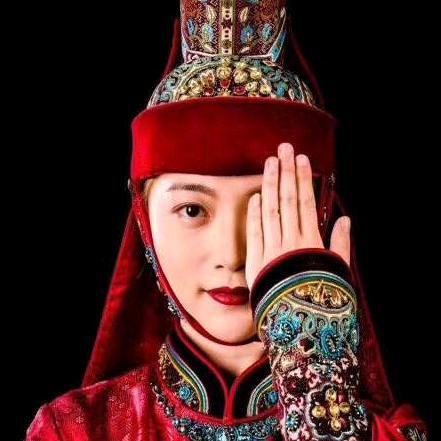 满都海民族服饰