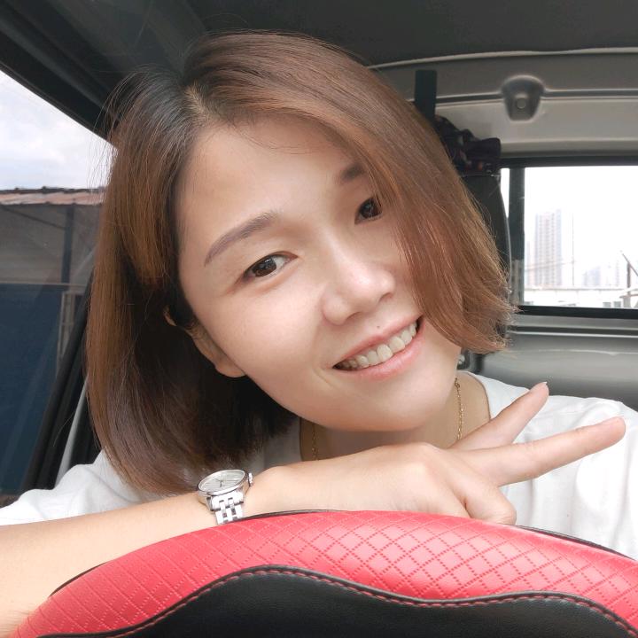 美女开车是道风景线😜
