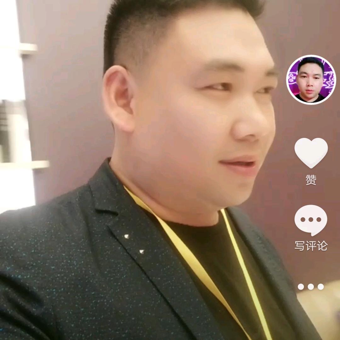 彪快乐的彪