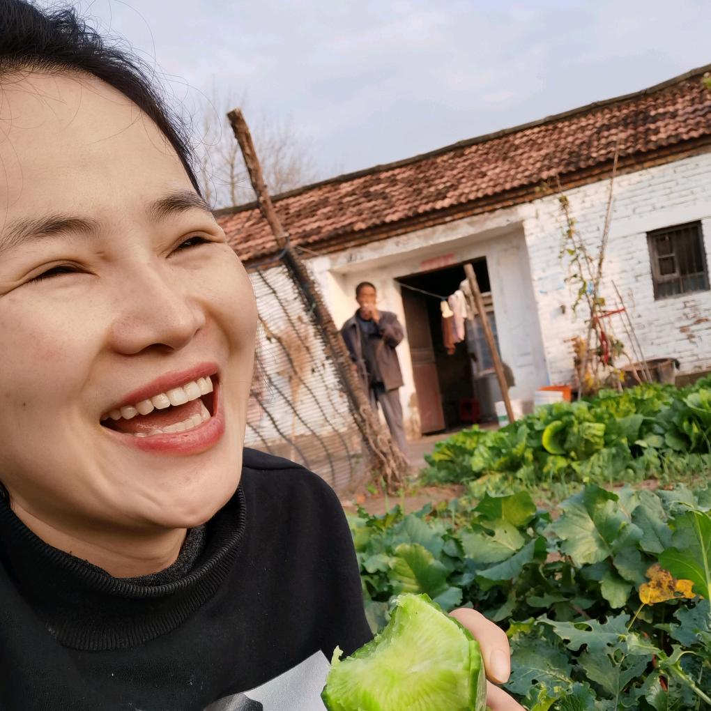 花花 在努力(每天在新号开播)