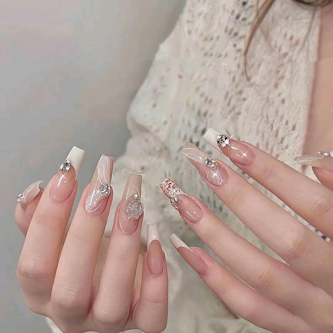 廉江市柒慕美甲美睫半永久培训