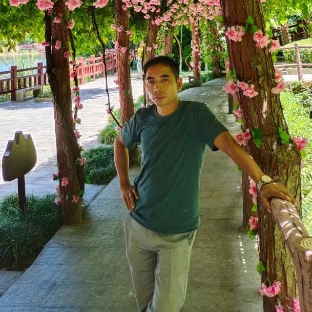 酿酒小哥爱钓鱼