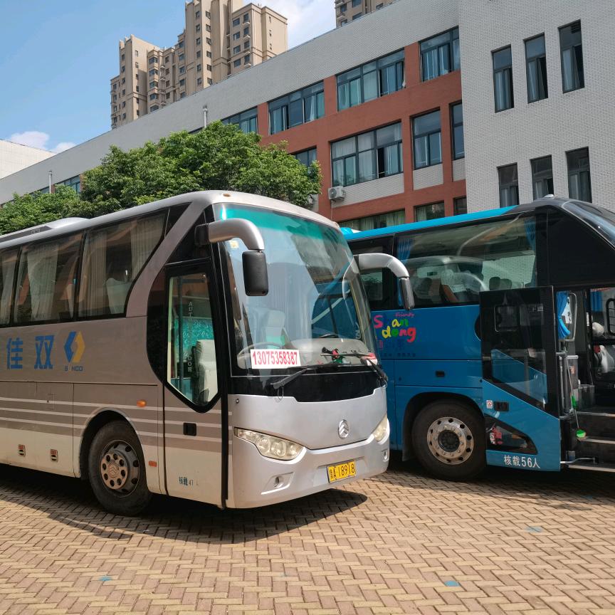 章丘老董客车租赁