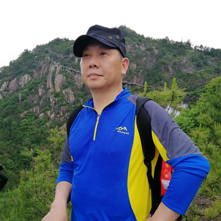 老魏，乐佳绣机