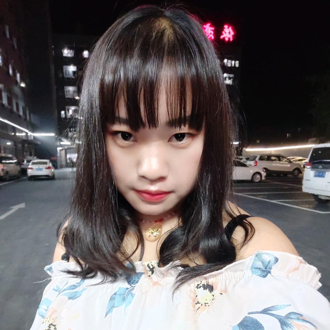 阳光下的女孩