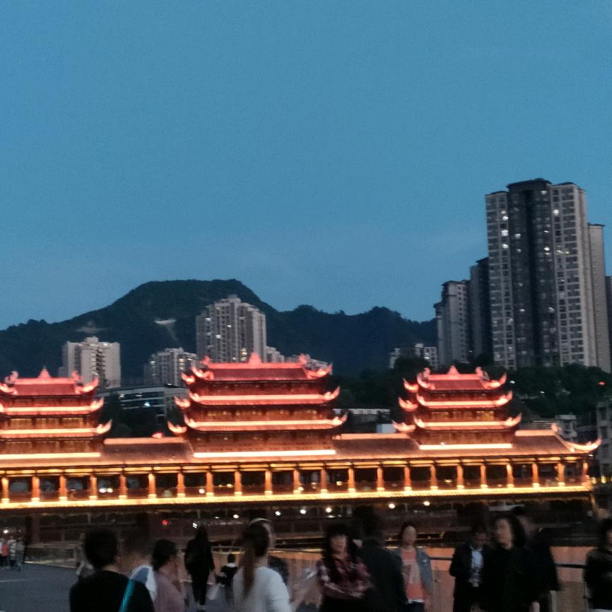 海纳百川，厚德载物