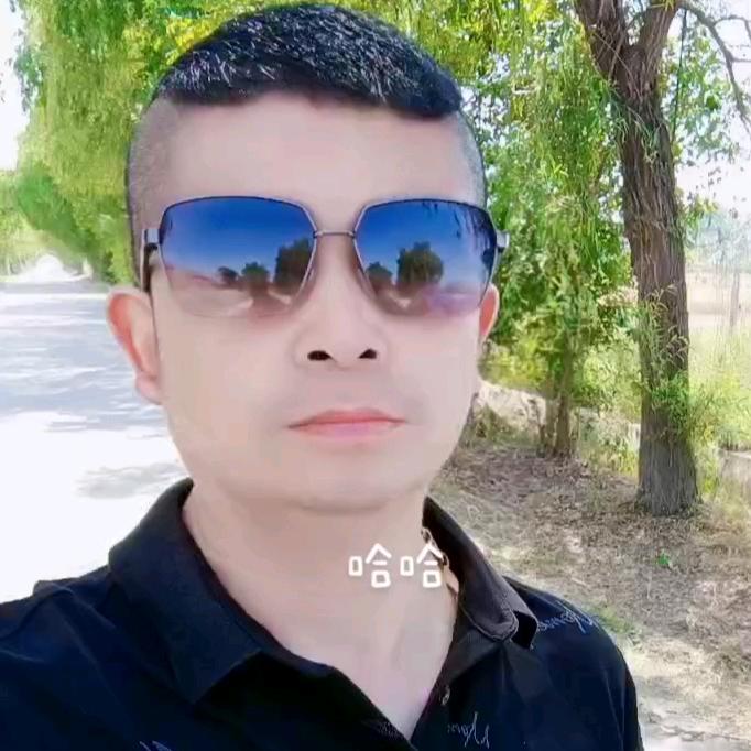 成集镇华明大舞台.