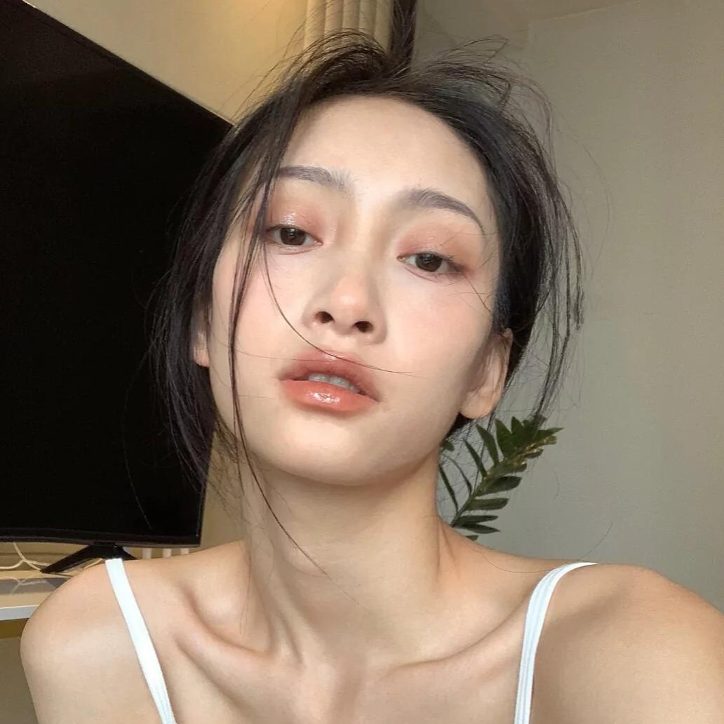 鹿鹿黎.