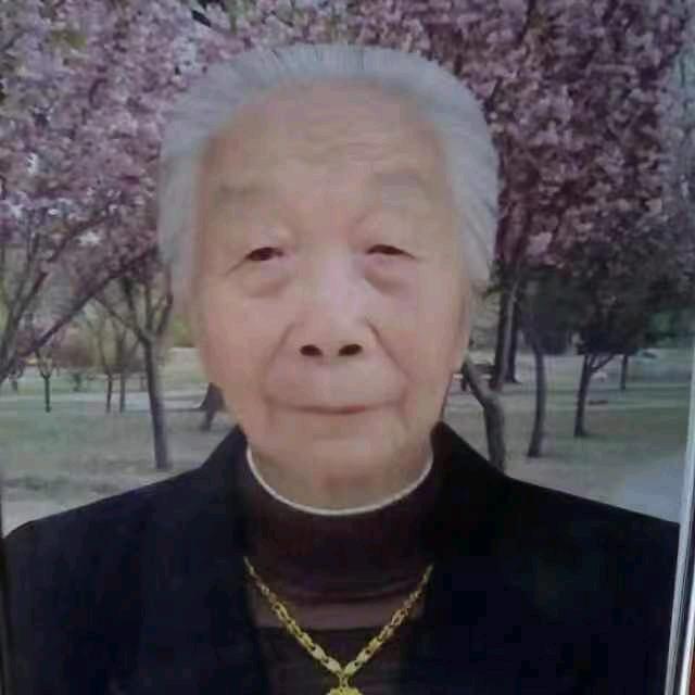 九十二岁老太太