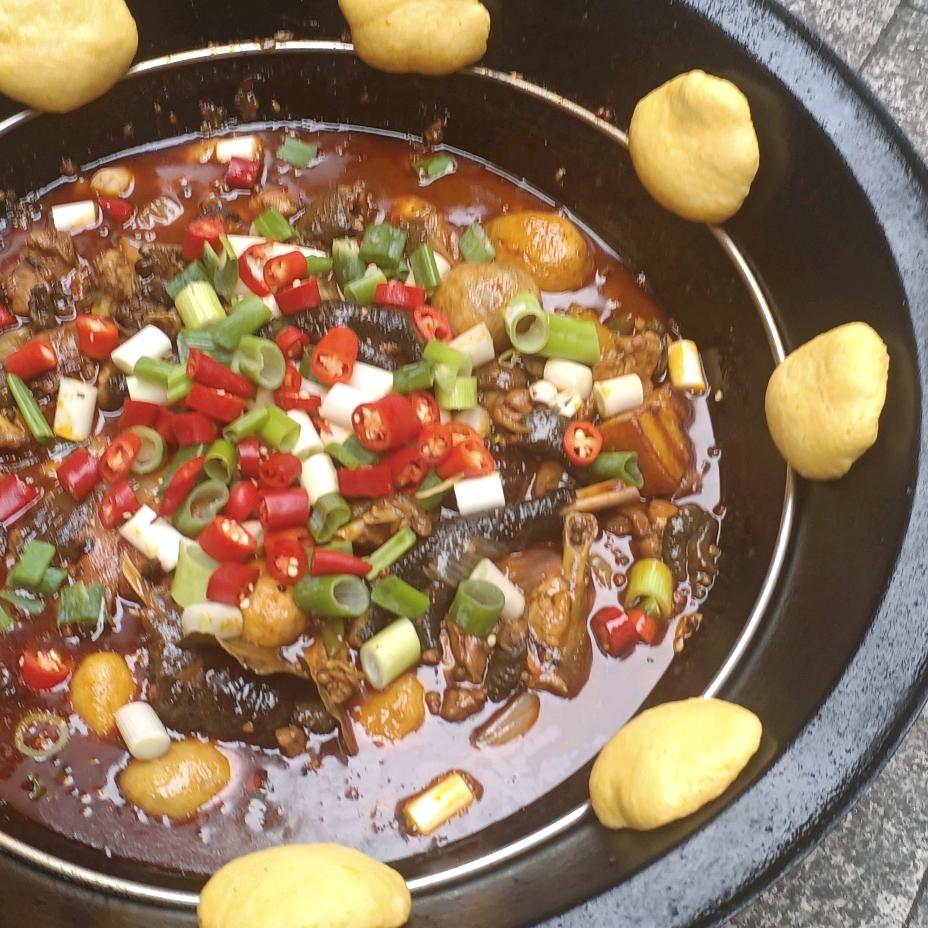 聚友庄柴火鸡特色菜