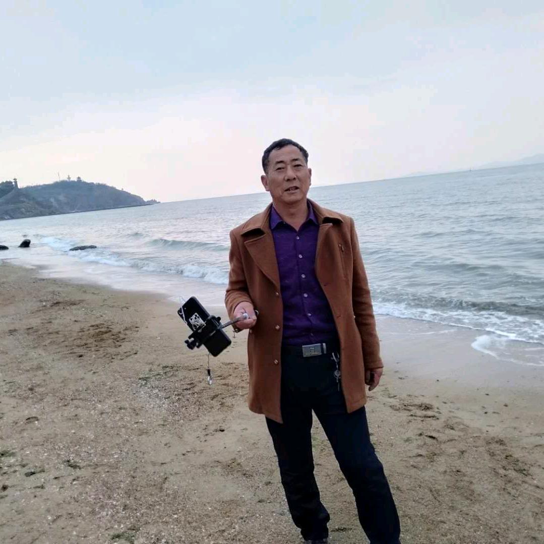 阳光灿烂。