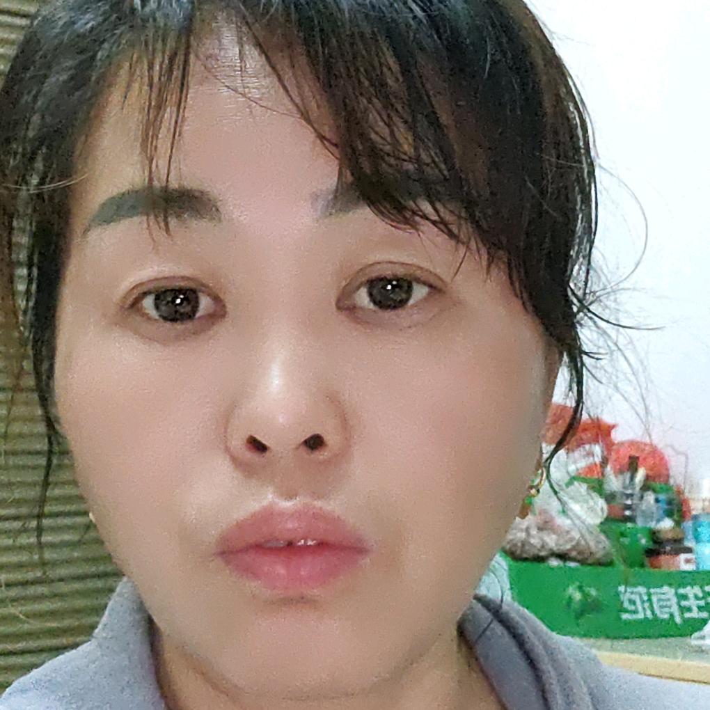 酉水河边的女人