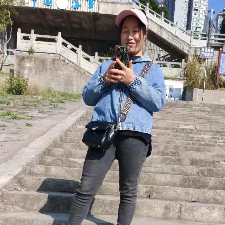 卖菜的小姐姐