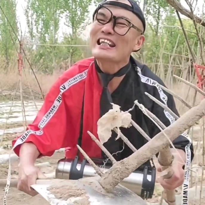 秋衣小哥