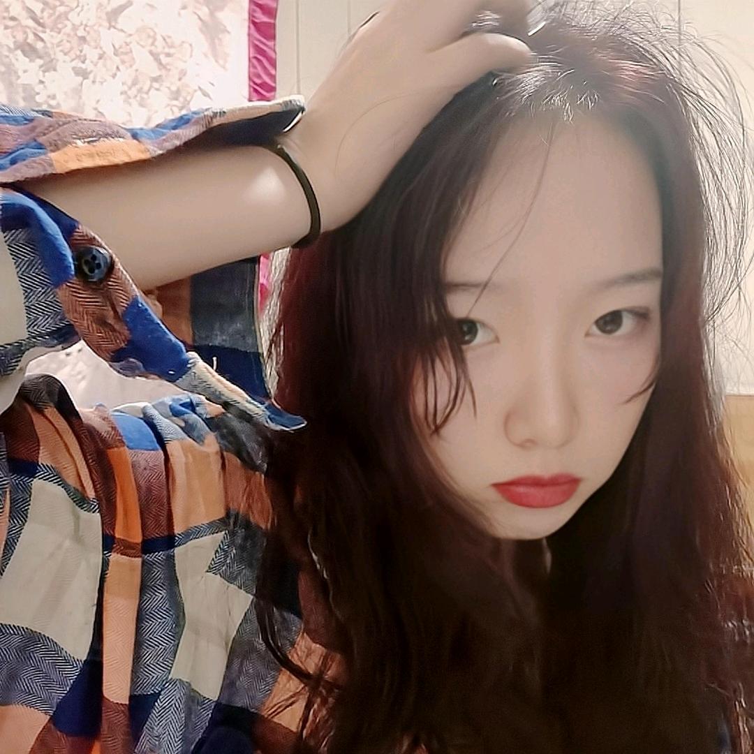 李小英.