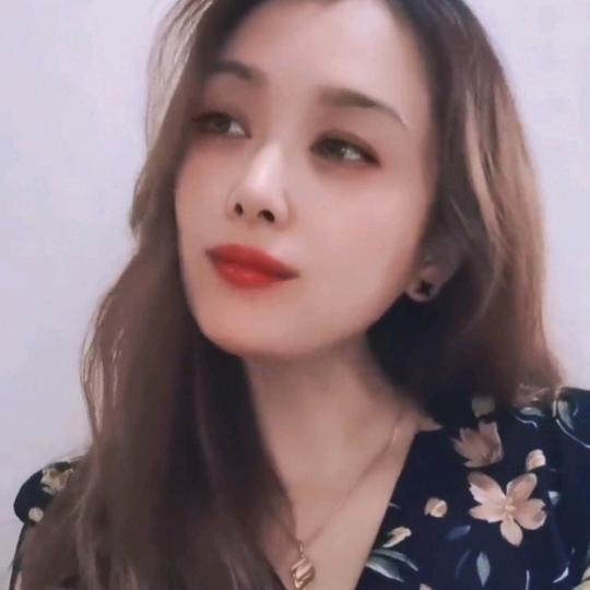桃  子 .