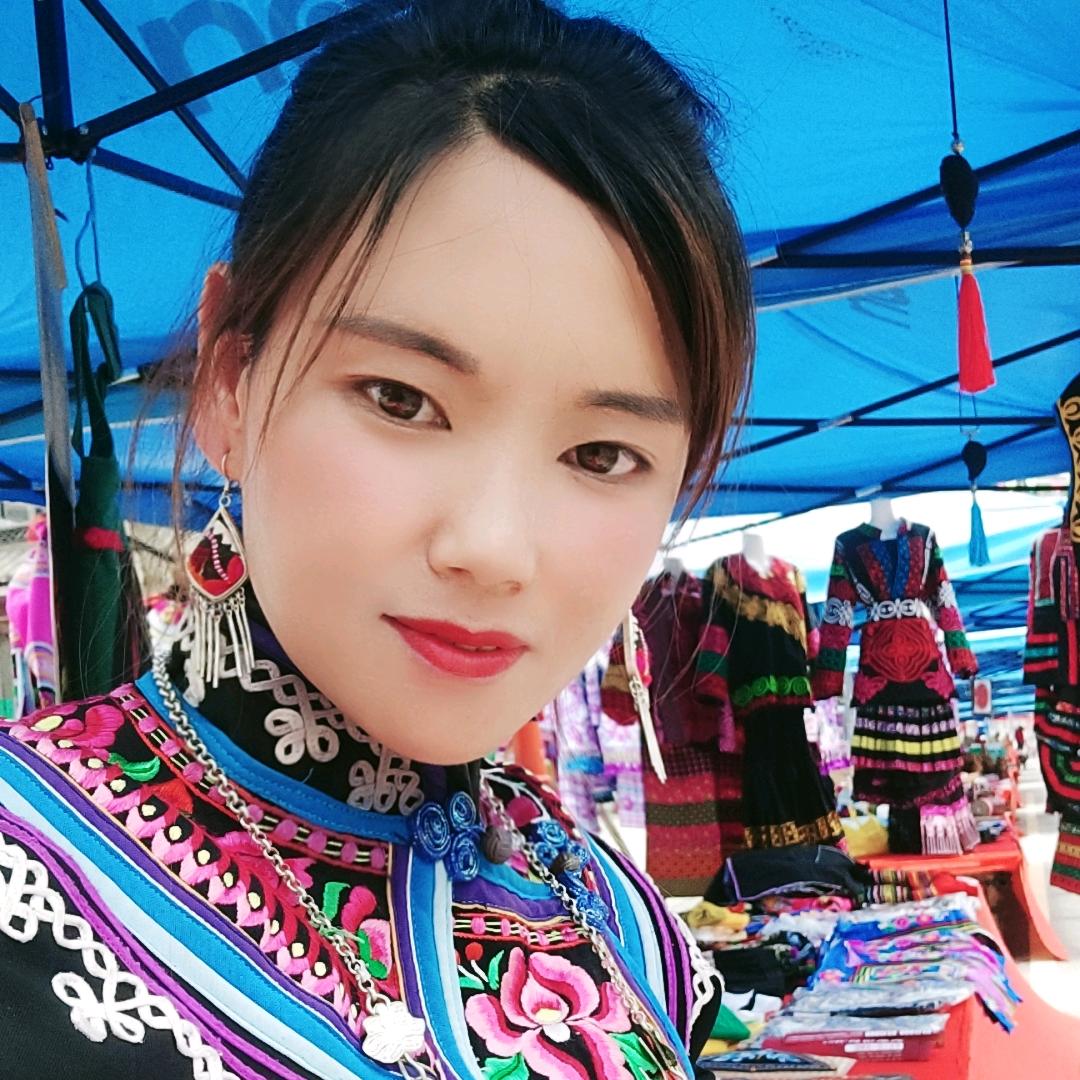 永仁彝绣《待山花烂漫》