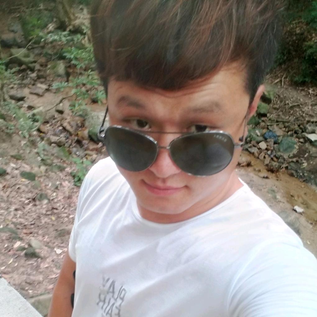 将孤独喂饱把回忆埋好
