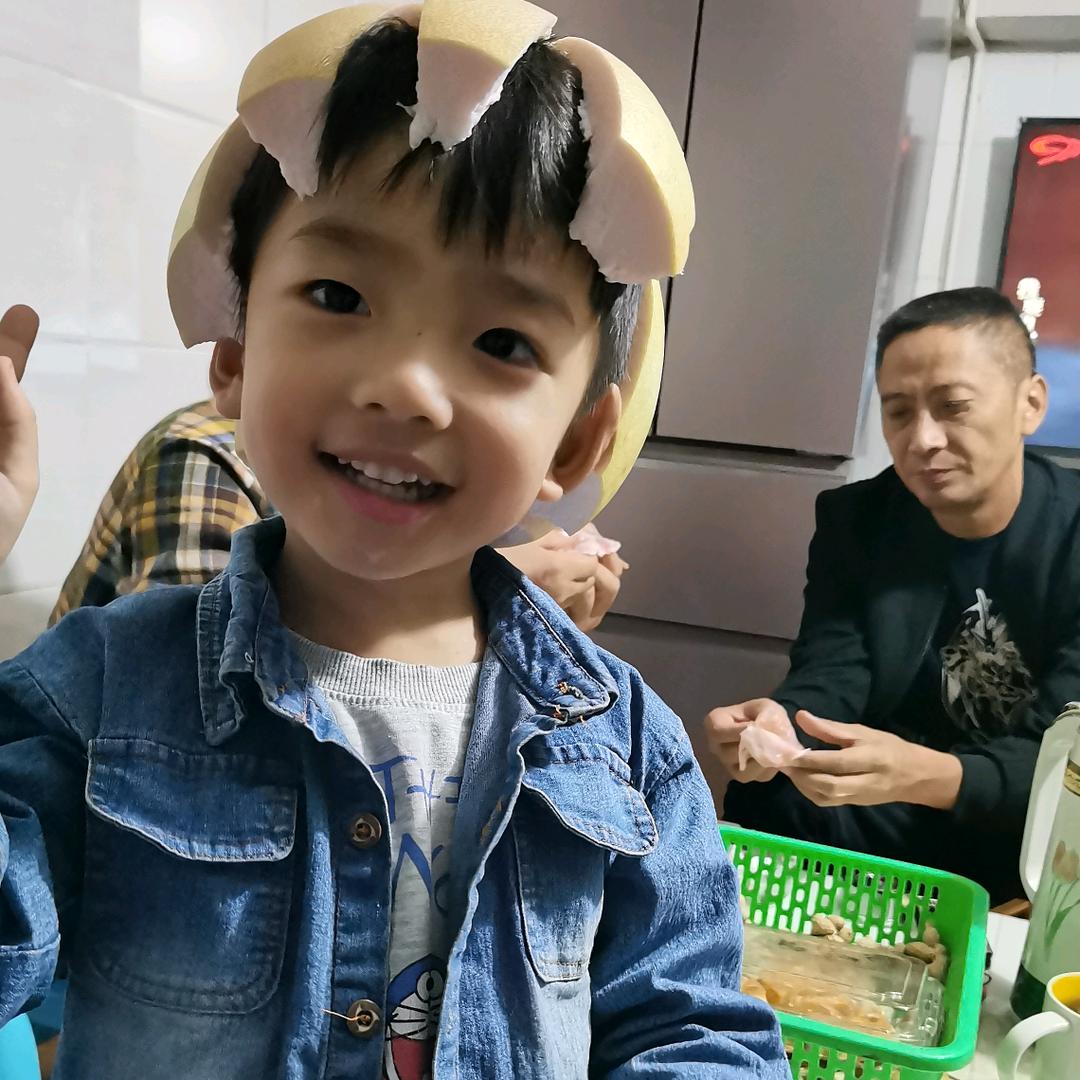 * 篱笆*墙围成的院子