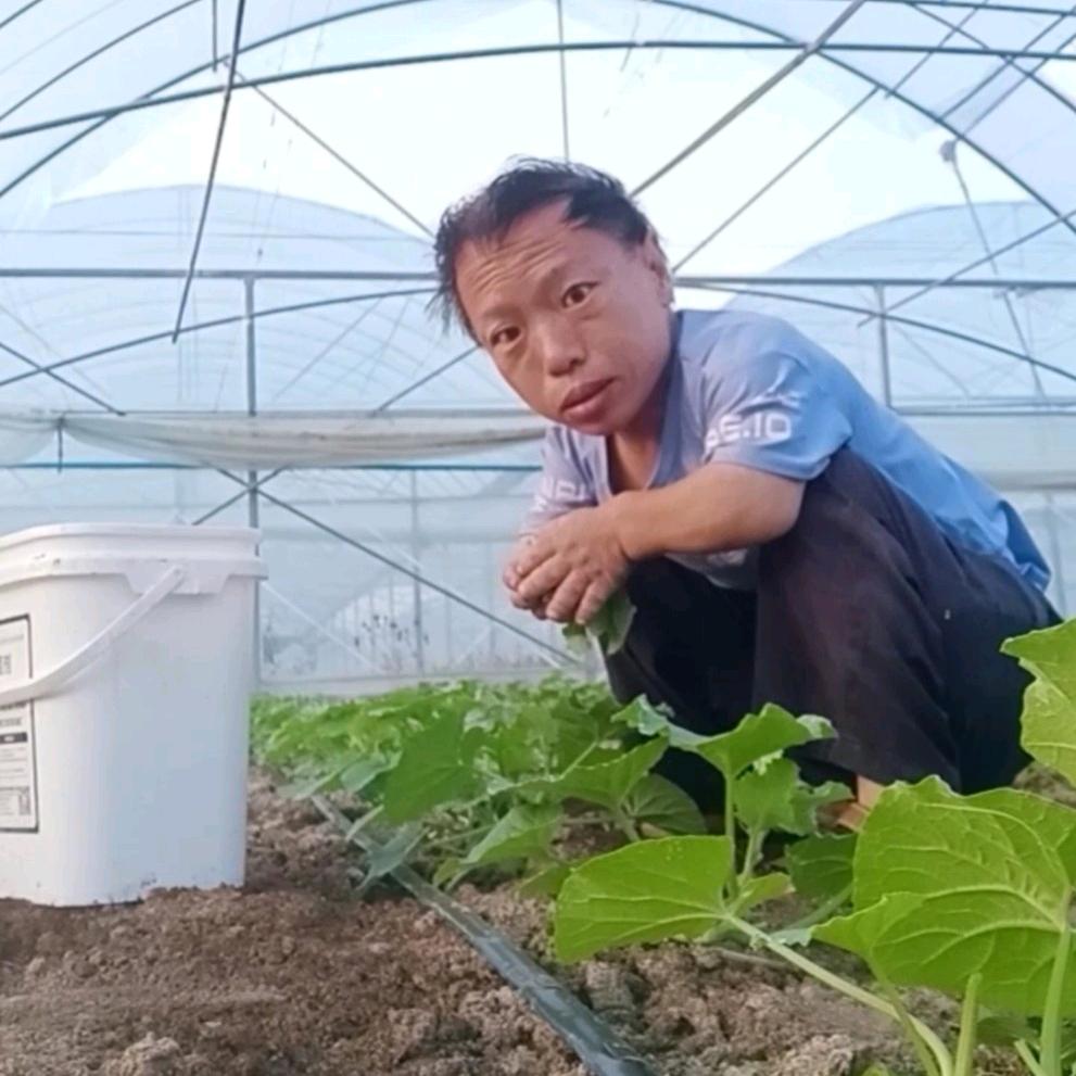 自强自立曾荣富