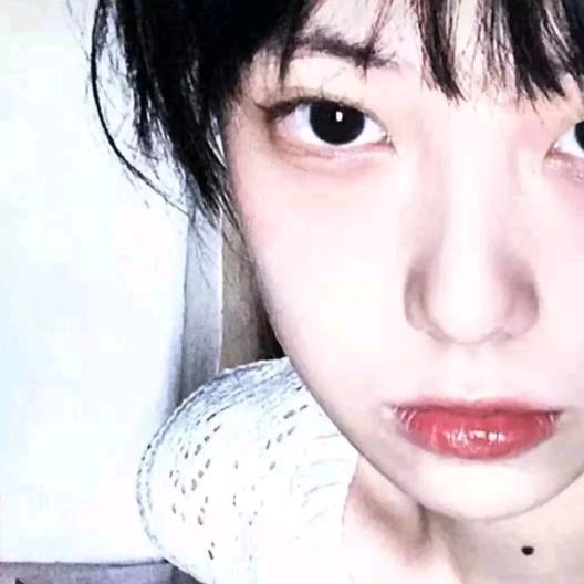 美女然
