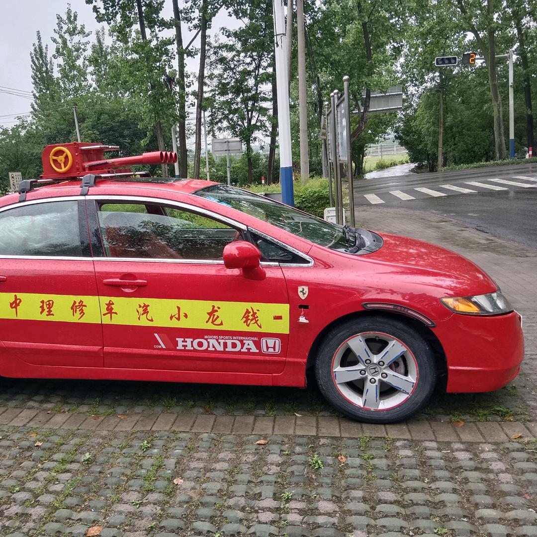 在桃溪修车的龙哥