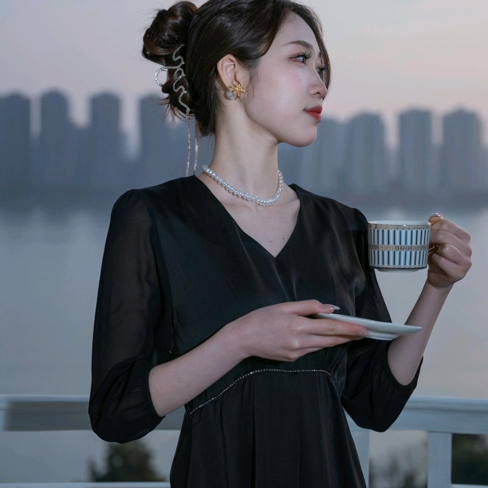 苏大嘴只卖大牌女装