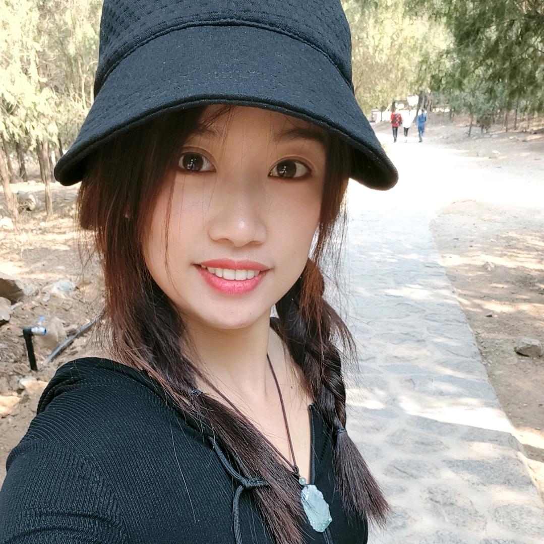 卖海鲜的中年少女（农贸城富友海鲜）