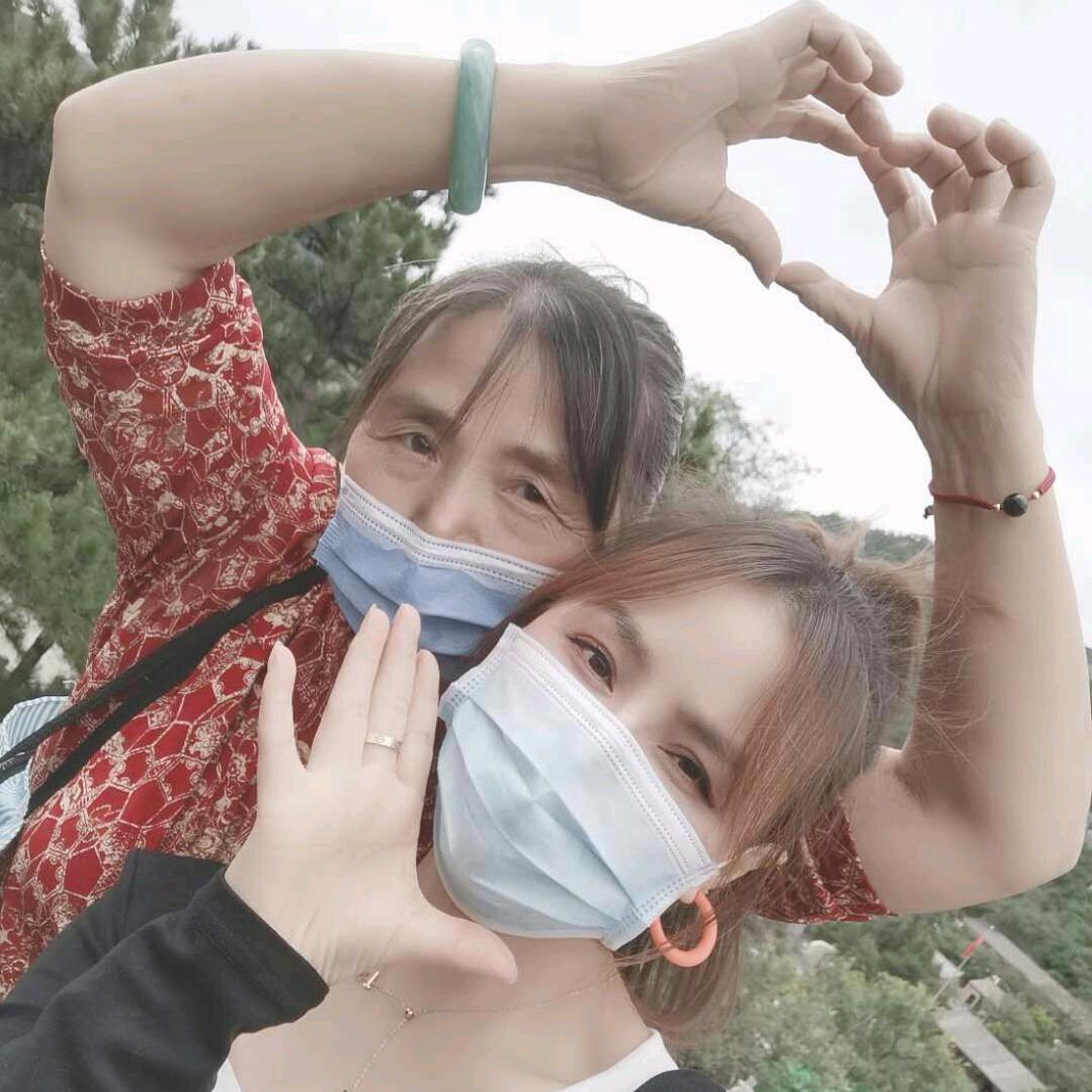 65岁开心的奶奶