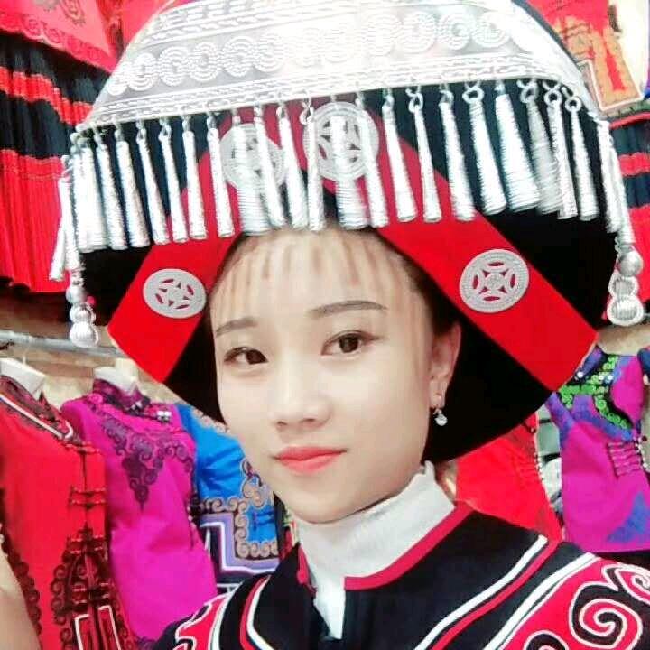 彝族姑娘       山里生活
