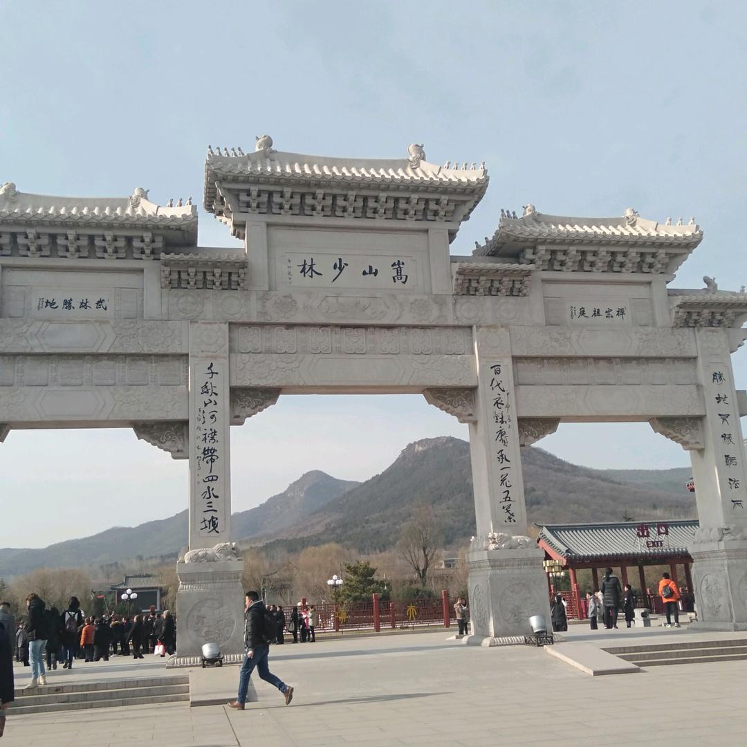束手无策.